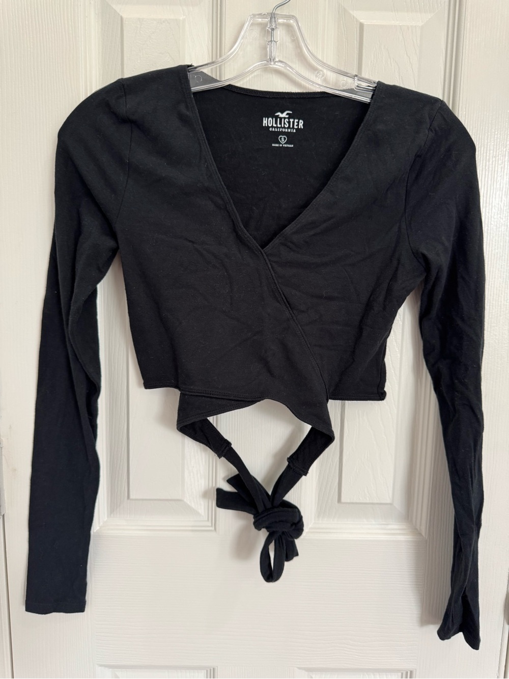 Hollister Black Long-Sleeve Wrap Tie Crop Top